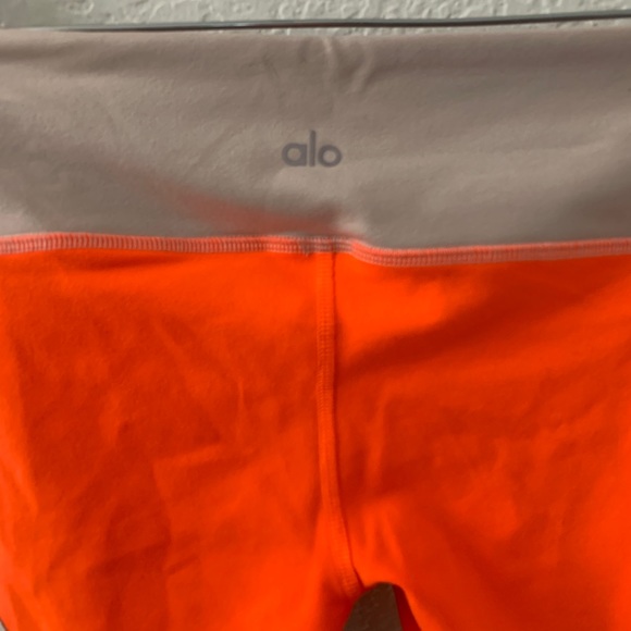 Alo Yoga Range Mesh Capri Leggings - Picture 8 of 9